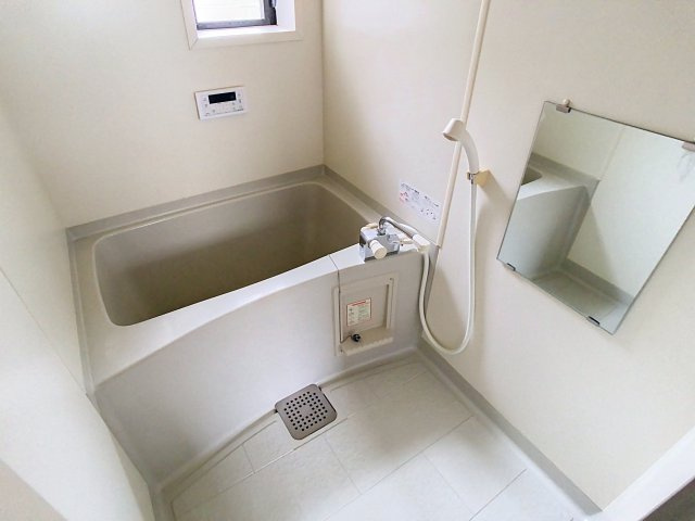 シャルム小白川Bの浴室