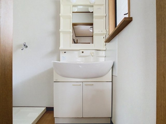 シャルム小白川Bの独立洗面台