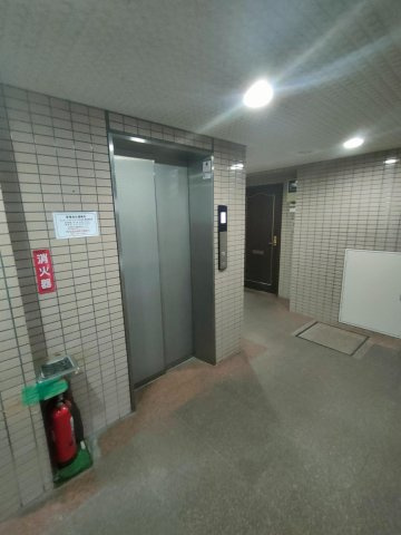 調布市小島町２丁目の賃貸マンションのロビー
