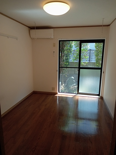 スクエアビレッジの居間・リビング|★明るくキレイなお部屋です★