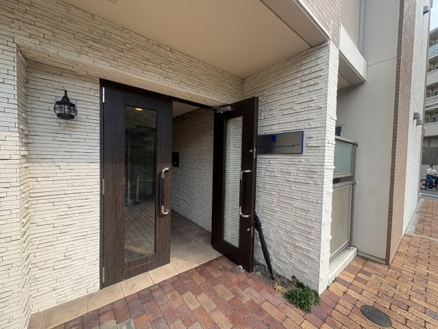 ファミーユ千里山西のエントランス