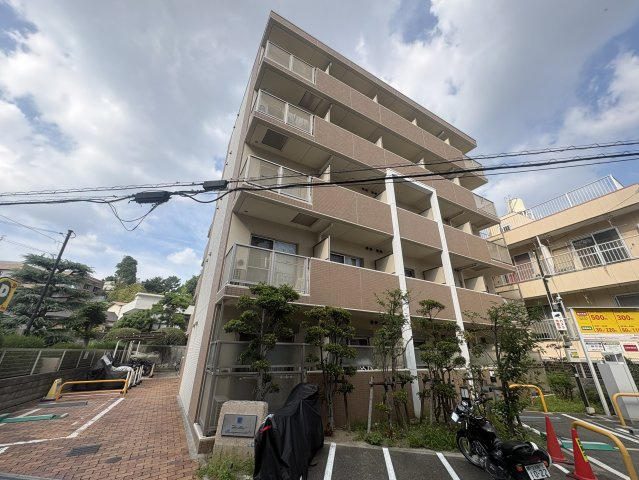 ファミーユ千里山西の外観