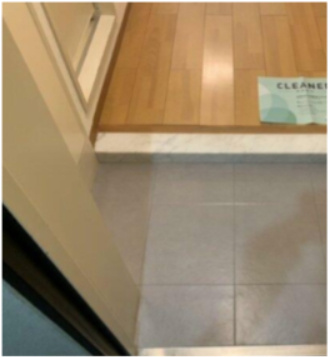 スカイノブレ御徒町の玄関