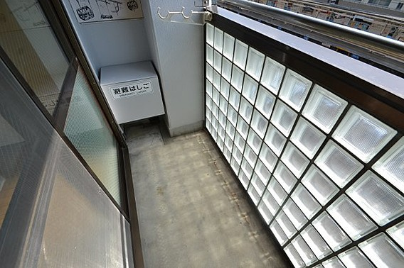 神戸市灘区宮山町３丁目の賃貸マンションのバルコニー