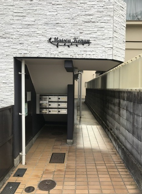 神戸市東灘区甲南町４丁目の賃貸マンションのエントランス