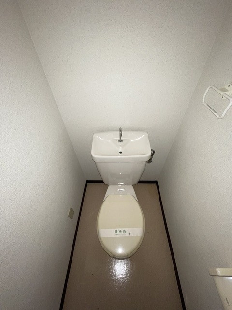 神戸市中央区東雲通４丁目の賃貸マンションのトイレ