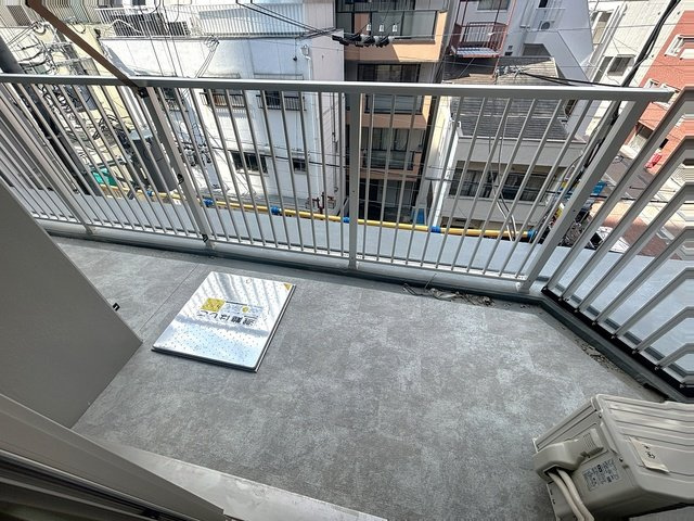 神戸市中央区元町通３丁目の賃貸マンションのバルコニー