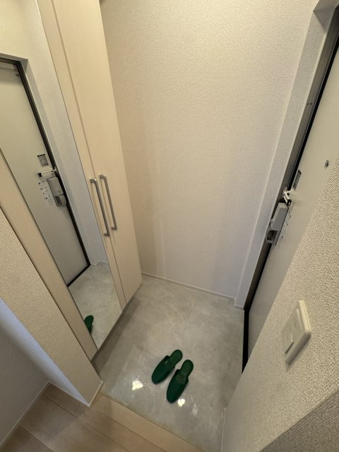 西宮市松原町のアパートの玄関