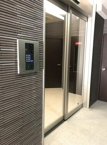神戸市中央区中山手通１丁目の賃貸マンションのエントランス