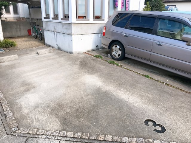 グレース昴の駐車場