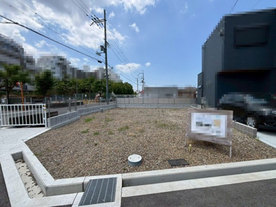 【前面道路含む現地写真】 | 大町四丁目　建築条件付売土地 | 周辺にはスーパーや薬局など、商業施設がそろっていますよ！とても住みやすい環境です