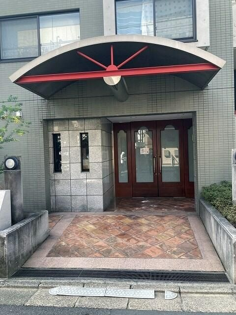 ベルハイム学芸大学のエントランス