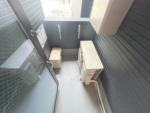 ライトサイドのバルコニー