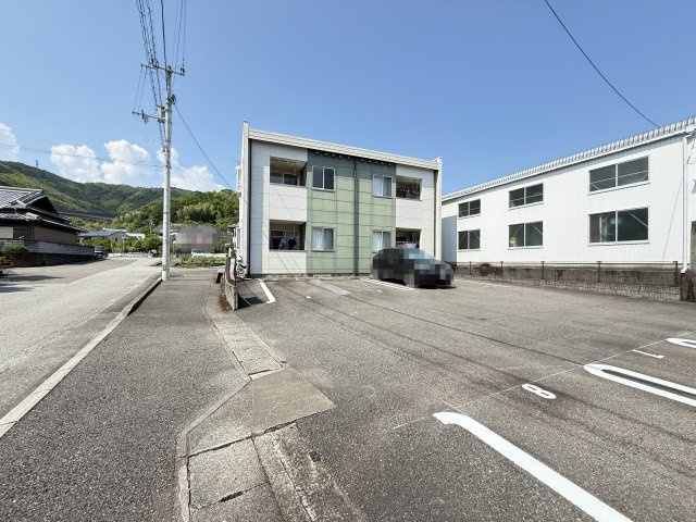 ラフィーネの駐車場