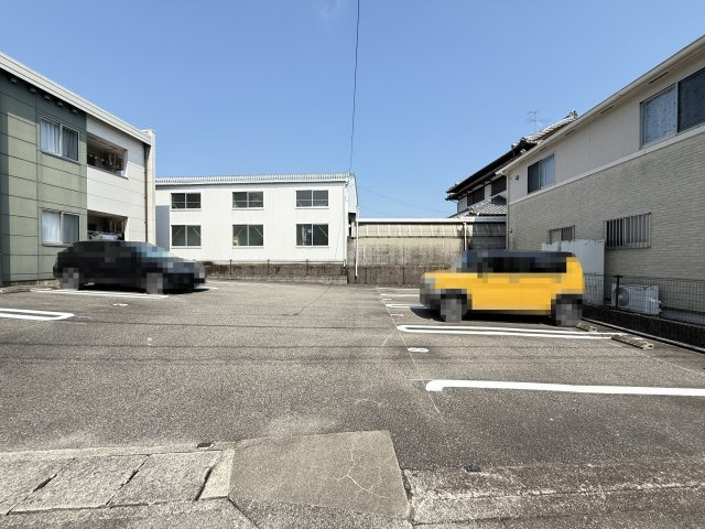 ラフィーネの駐車場