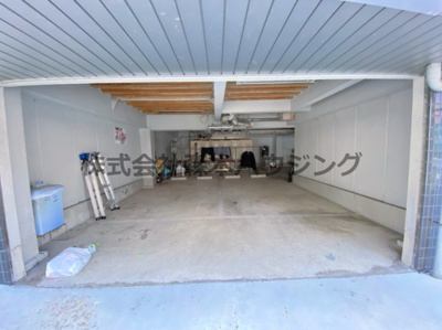 【駐車場】 | 　サンシャイン香里パート1 | 駐車場があるので、車を買う予定の方も安心です
※車高制限あります。約1.6Mまで。現地確認お願いします。