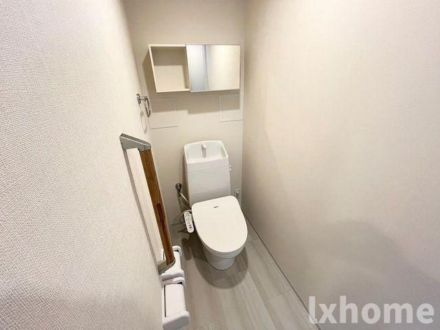 アヴァンス南安威のトイレ|コンパクトで使いやすい洗面所