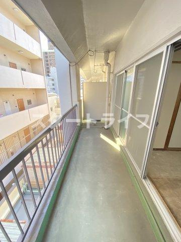 大阪市淀川区宮原２丁目の賃貸マンションのバルコニー