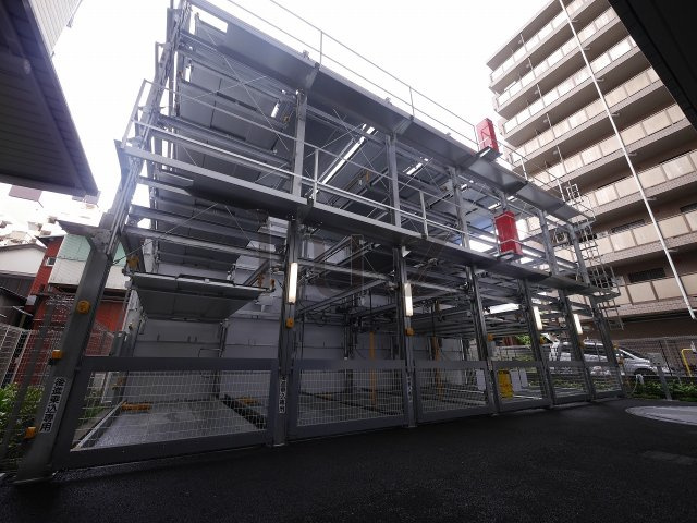 ガーラリバーサイド横濱南の駐車場
