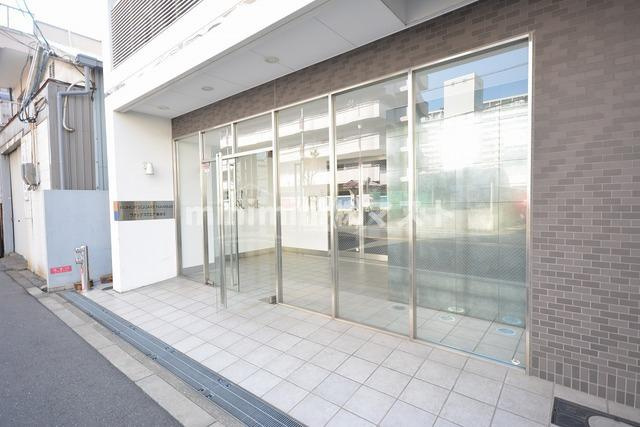 大阪市浪速区稲荷１丁目の賃貸マンションのエントランス