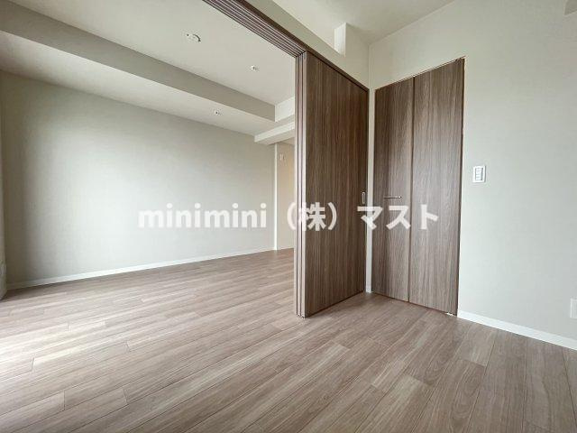 大阪市浪速区桜川４丁目の賃貸マンションの洋室