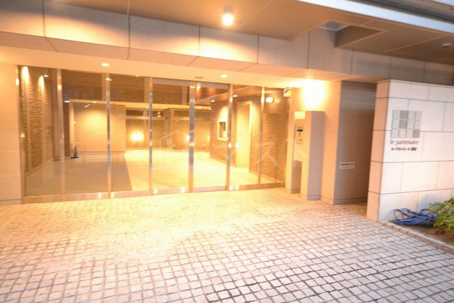 大阪市浪速区難波中３丁目の賃貸マンションのエントランス