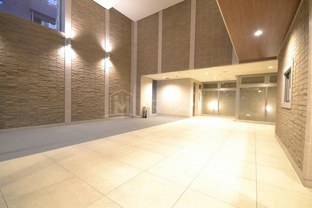 大阪市浪速区難波中３丁目の賃貸マンションのエントランス