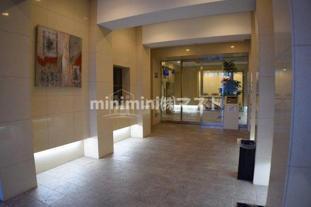 大阪市浪速区幸町３丁目の賃貸マンションのエントランス