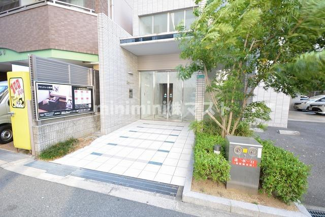 大阪市浪速区敷津東２丁目の賃貸マンションのエントランス