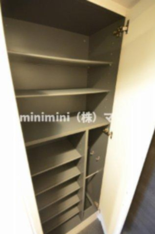 大阪市浪速区敷津東２丁目の賃貸マンションの収納|別部屋参考写真