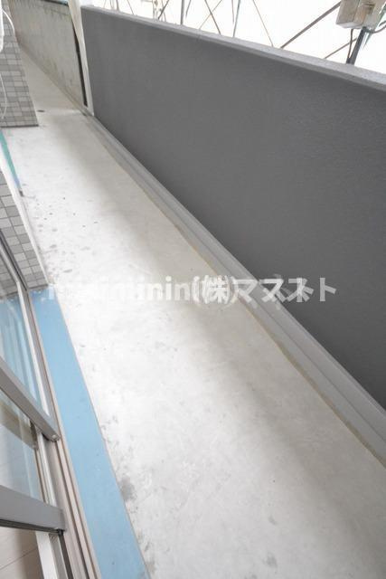 大阪市浪速区桜川２丁目の賃貸マンションのバルコニー