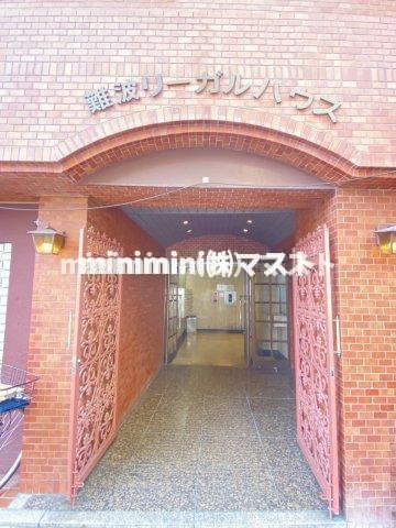 大阪市浪速区難波中３丁目の賃貸マンションのエントランス