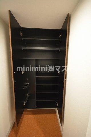 大阪市浪速区敷津西２丁目の賃貸マンションの収納