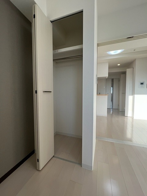 大阪市浪速区敷津西２丁目の賃貸マンションの収納