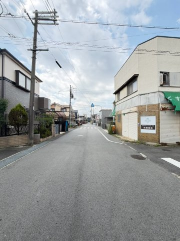 Loyal Pine Eastの周辺