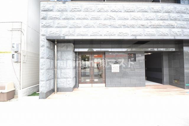 大阪市浪速区下寺２丁目の賃貸マンションのエントランス