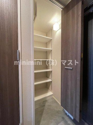 大阪市浪速区敷津東２丁目の賃貸マンションの収納