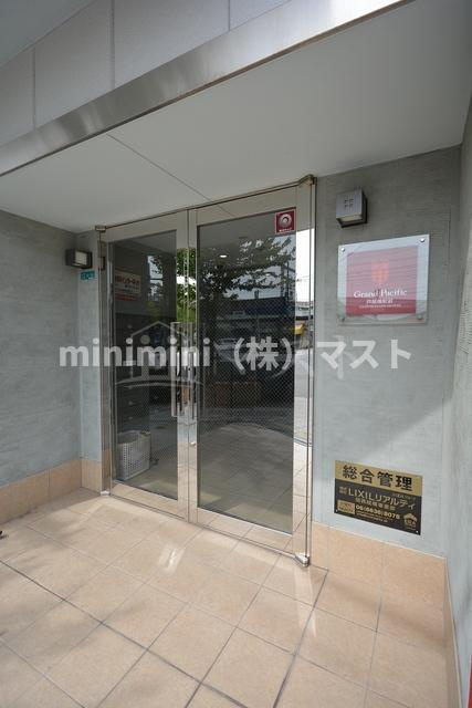 大阪市浪速区塩草３丁目の賃貸マンションのエントランス