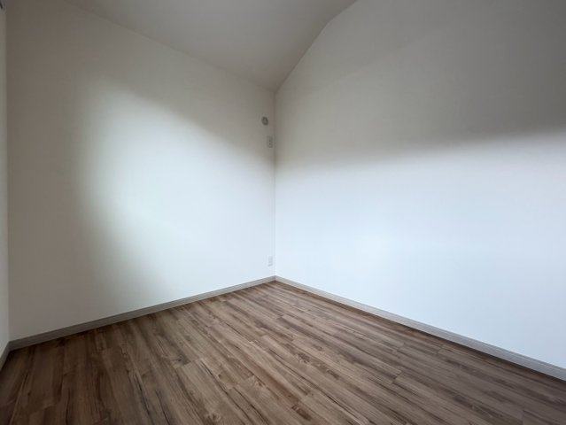 Loyal Pine Eastのその他