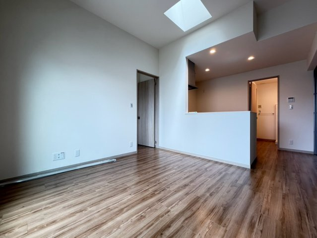 Loyal Pine Eastの居間・リビング