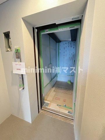 大阪市浪速区稲荷１丁目の賃貸マンションの玄関