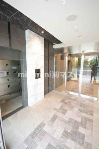 大阪市浪速区稲荷１丁目の賃貸マンションのエントランス