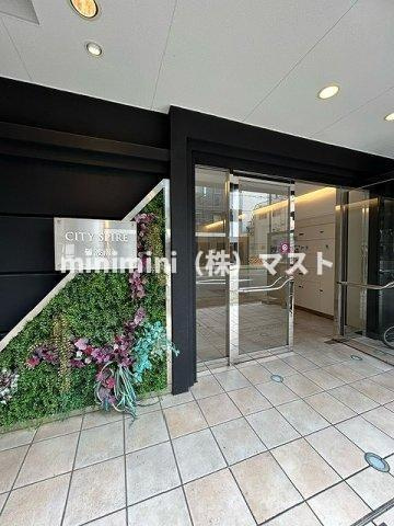 大阪市浪速区大国１丁目の賃貸マンションのエントランス