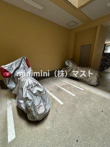 大阪市浪速区大国１丁目の賃貸マンションの駐車場