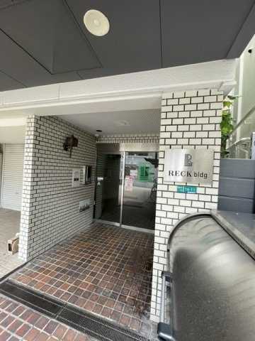 大阪市浪速区難波中１丁目の賃貸マンションのエントランス