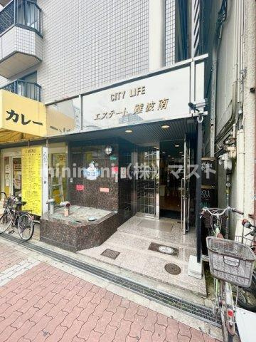 大阪市浪速区戎本町１丁目の賃貸マンションのエントランス