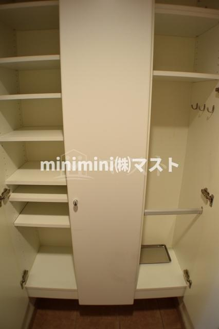 大阪市浪速区稲荷２丁目の賃貸マンションの収納