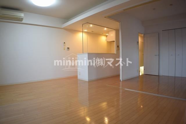 大阪市浪速区幸町３丁目の賃貸マンションの居間・リビング