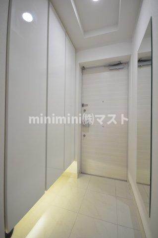大阪市浪速区稲荷２丁目の賃貸マンションの玄関