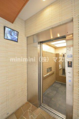 大阪市浪速区日本橋東２丁目の賃貸マンションのエントランス